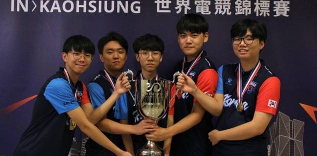 运动员们在 运动员们在