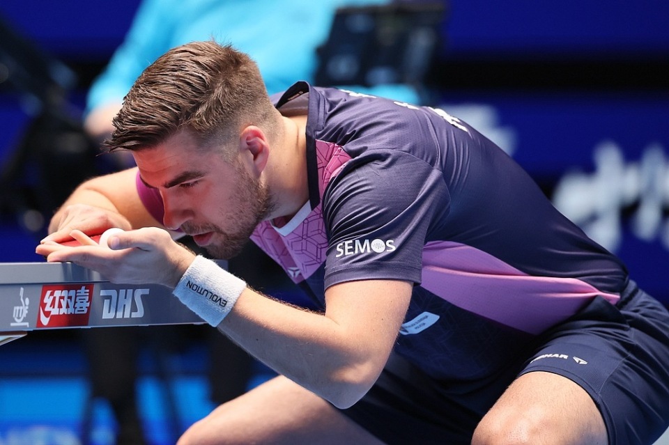 他在逆境中 他在逆境中