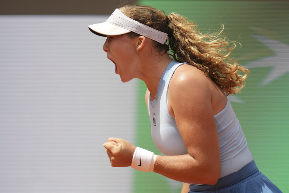 尽管场地并 尽管场地并